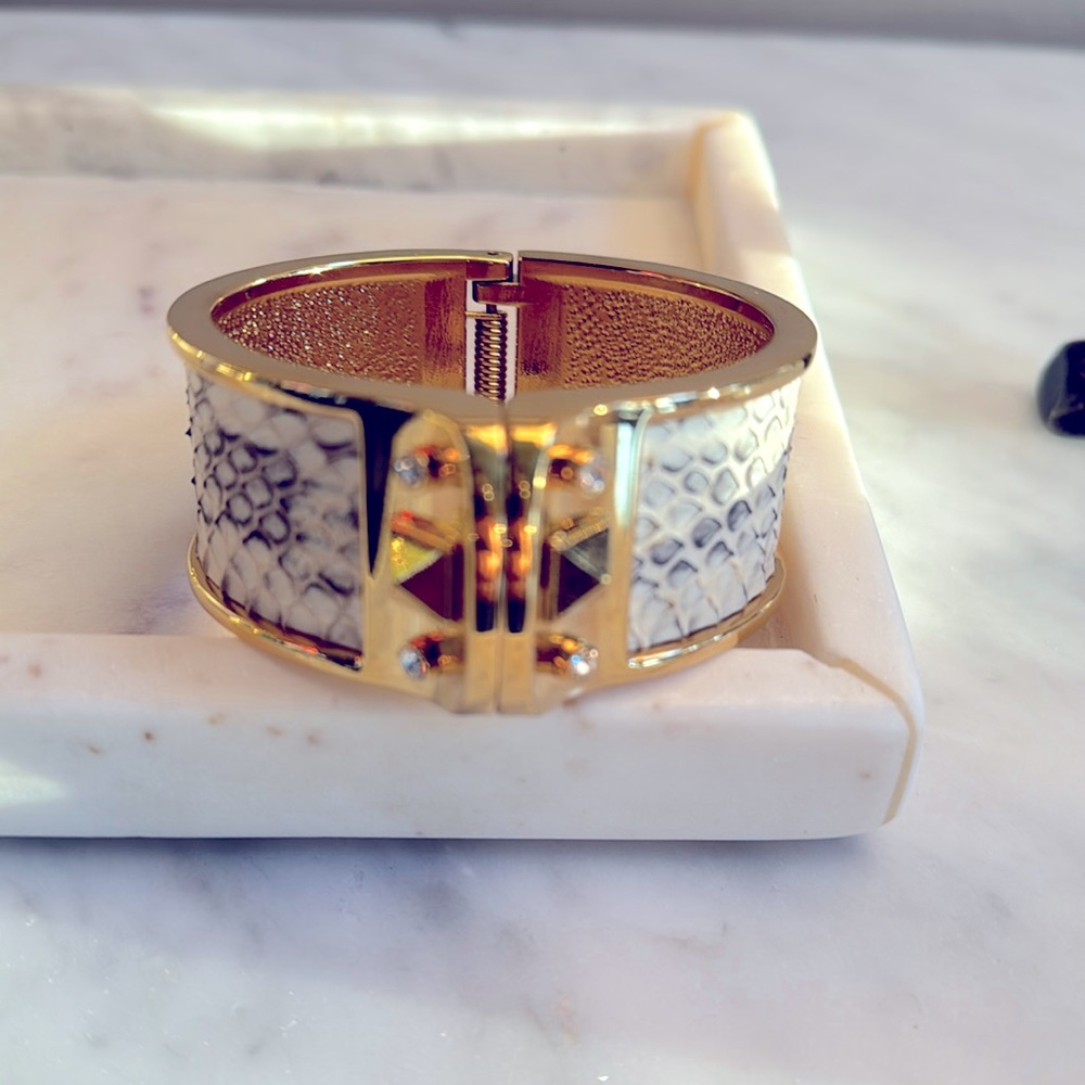 Stella and Dot gold snakeskin magnetic clasp bracelet